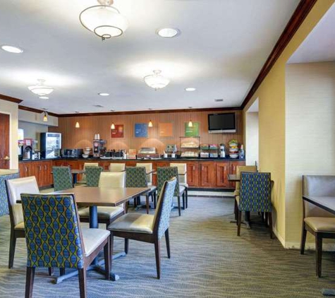 Comfort Inn & Suites Airport Dulles-Gateway - Sterling, VA