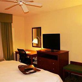 Hampton Inn & Suites Kansas City-Merriam - Merriam, KS