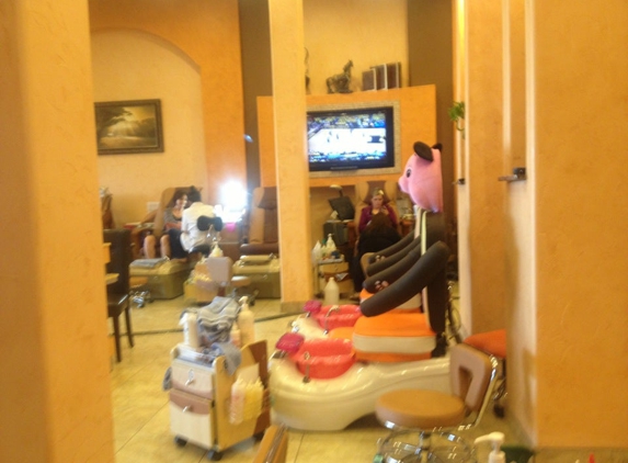 World Nails & Spa - Royse City, TX