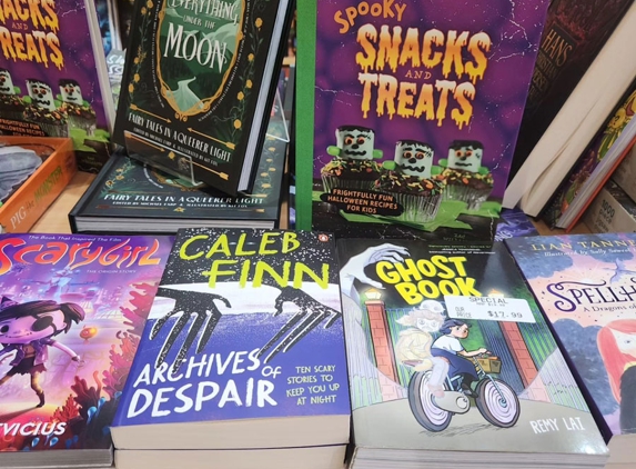 Collins Booksellers Armidale - Armidale, NSW