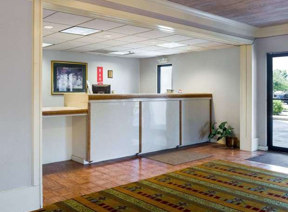 Econo Lodge - Canton, MS