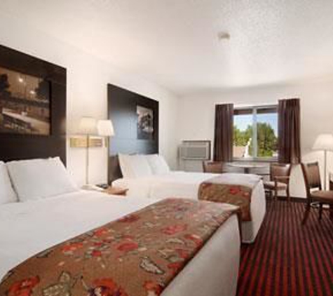 Super 8 by Wyndham La Crosse - La Crosse, WI