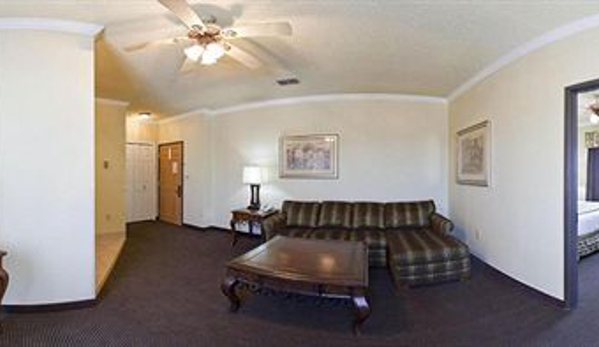 Holiday Inn Express & Suites Greenville - Greenville, MS