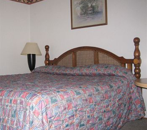 Crestview Inn & Suites - Cedar Lake, IN