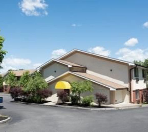 Days Inn by Wyndham Greenfield - Greenfield, MA