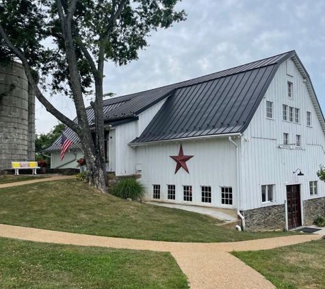 The Barns at Hamilton Station Vineyard - Hamilton, VA
