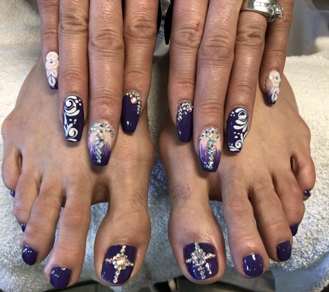 Deluxe Nail Spa - Jacksonville, FL