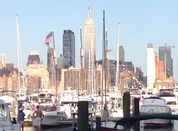 Lincoln Harbor Yacht Club - Weehawken, NJ