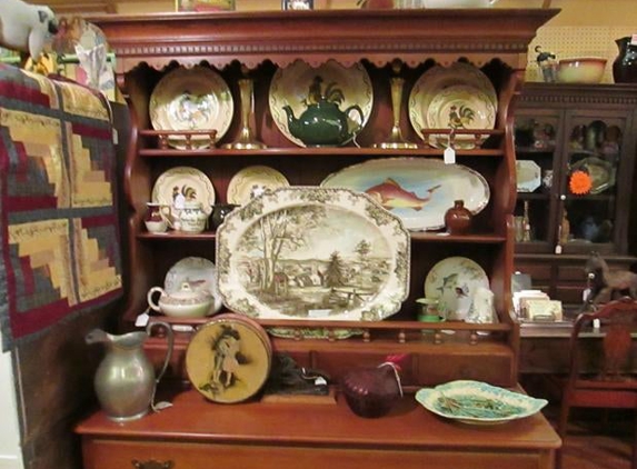 B & B Antiques and Collectibles - Cartersville, GA