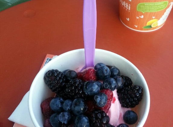 Tutti Frutti Frozen Yogurt - La Crescenta, CA