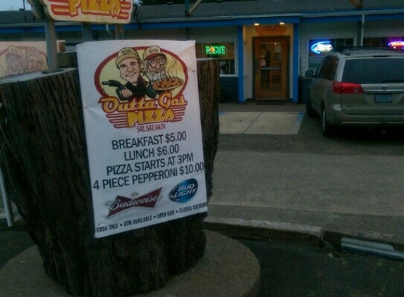 Outtagas Pizza - Yachats, OR