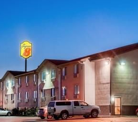 Super 8 by Wyndham Abilene KS - Abilene, KS