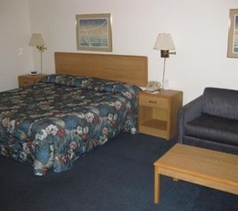 Econo Lodge - Waupaca, WI