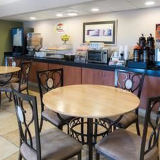 Super 8 by Wyndham Strongsville/Cleveland - Strongsville, OH