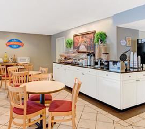 Baymont Inn & Suites - Murfreesboro, TN