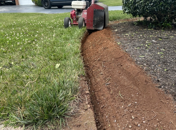 Berrys Lawncare and Landscaping - johnson city, TN