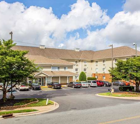 Suburban Studios near University of North Carolina-Charlotte - Charlotte, NC