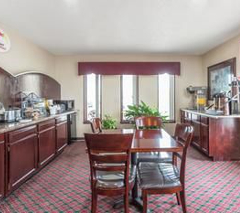 Super 8 by Wyndham Litchfield - Litchfield, IL