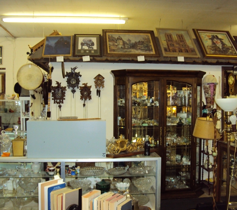 The Antique Mall - Mound House, NV