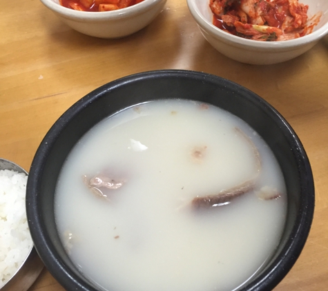 Han Bat Shul Lung Tang - Los Angeles, CA. Ox bone soup