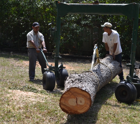 Green wood milling co. - San Antonio, TX. Picking up logs