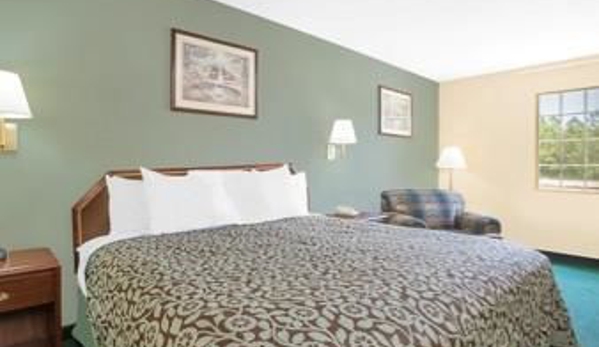 Days Inn by Wyndham Lincoln - Lincoln, AL