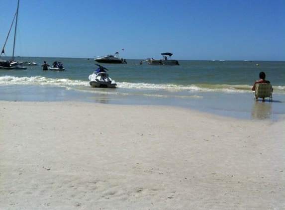 Wicked Wings - Fort Myers Beach, FL