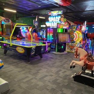 Rack N Roll Family Fun Center - Passaic, NJ