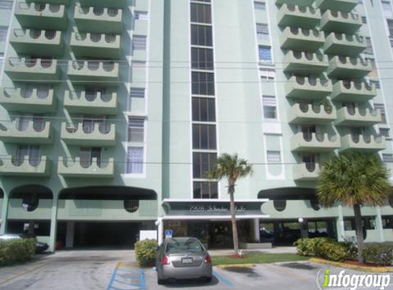 Islander Club Condo Associates - North Bay Village, FL