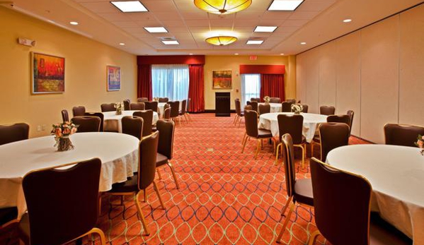 Holiday Inn Express & Suites Orlando - International Drive - Orlando, FL