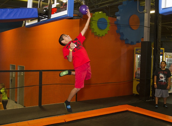 Flip'z Trampoline Park - San Antonio, TX