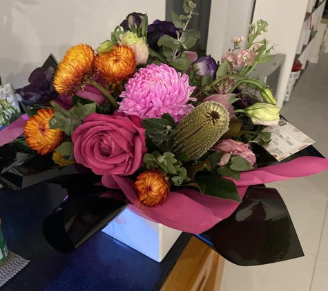 Blooms Florist - Taree, NSW