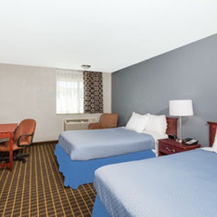 Days Inn by Wyndham West Des Moines - West Des Moines, IA