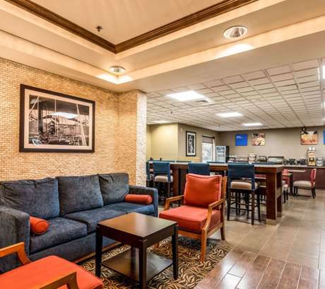 Comfort Inn & Suites - Englewood, OH