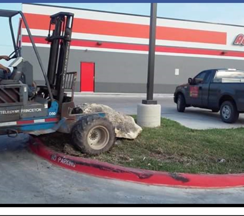 ACE CONSTRUCTION PROJECT MANAGEMENT COMPANY LLC. - Brownsville, TX. Landscape
Boulders
Delivered