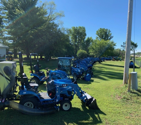 Village Tractor & Repair of Niagara - Niagara, WI