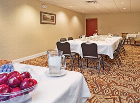 Holiday Inn Express & Suites Southern Pines-Pinehurst Area - Southern Pines, NC