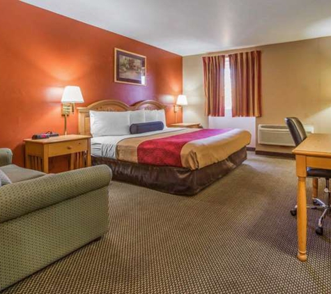 Econo Lodge - Hermitage, PA