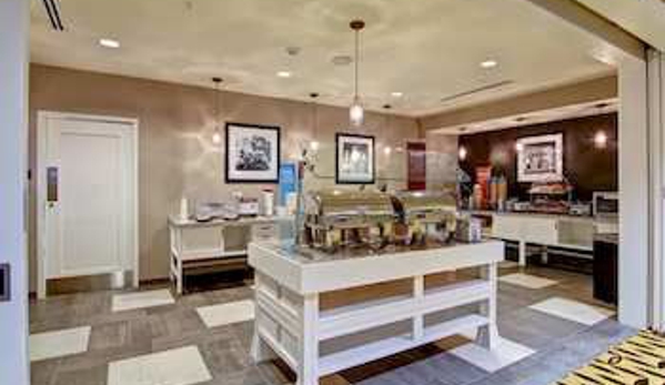 Hampton Inn & Suites Cincinnati-Downtown - Cincinnati, OH