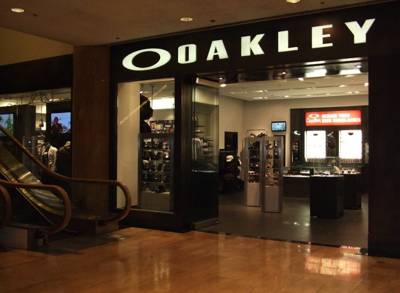 oakley showroom near me