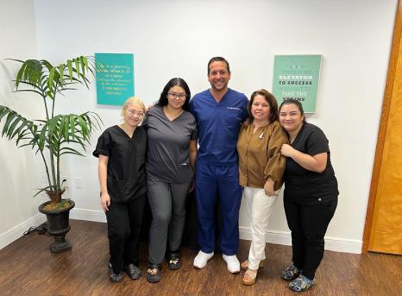 Carlos Escasena, MD - Coral Gables, FL