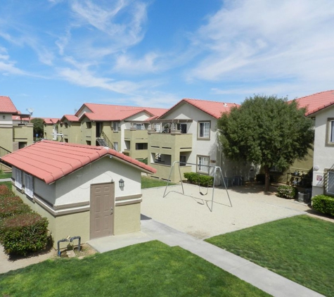 Village Oaks Apartments - Victorville, CA