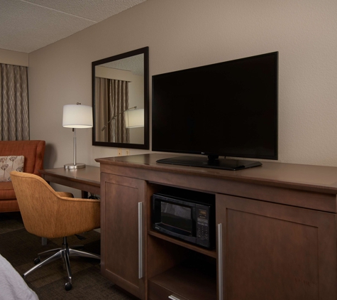 Hampton Inn & Suites Phoenix/Scottsdale - Scottsdale, AZ