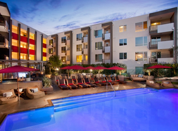 Icis Apartment Homes - Glendale, CA