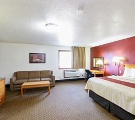 Red Roof Inn - Maryville, MO