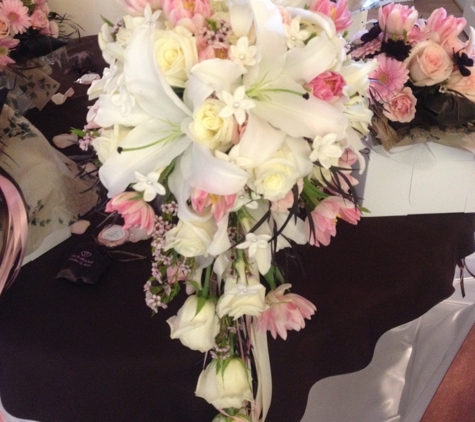 Poseys 'N' Partys Florist & Wedding Flowers - Duncanville, TX