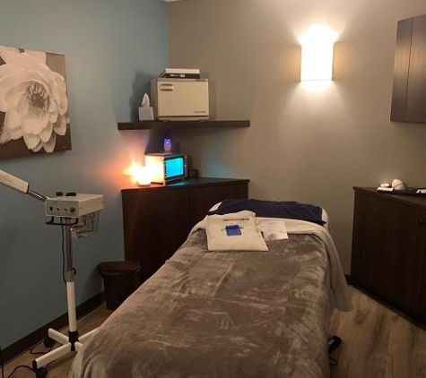 Hand and Stone Massage and Facial Spa - Naperville, IL