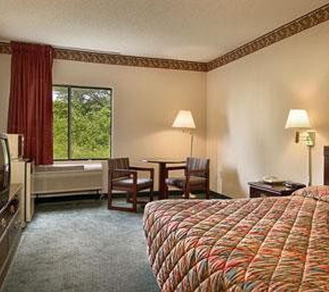 Super 8 by Wyndham Piedmont Greenville Area - Piedmont, SC