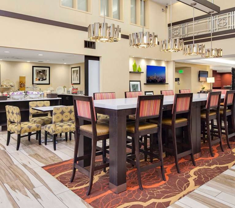 Hampton Inn & Suites Seattle-North/Lynnwood - Lynnwood, WA