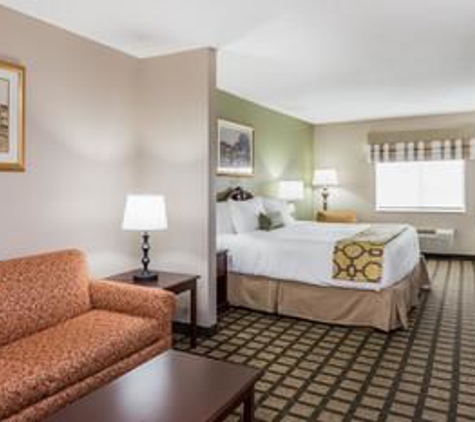 Baymont Inn & Suites - Fulton, MO